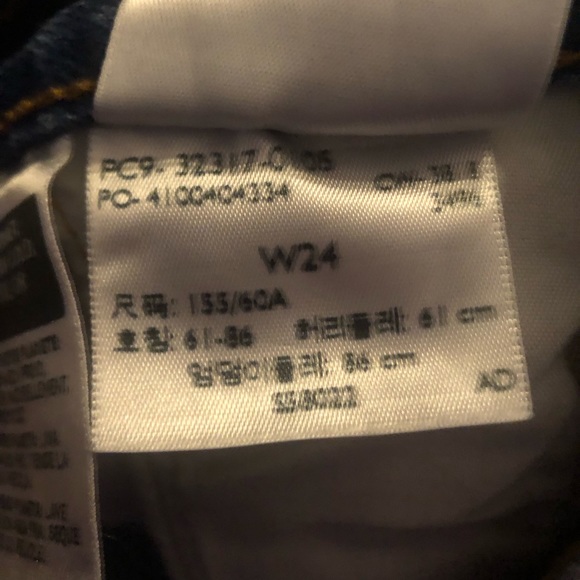 Women’s Levi’s Cut Off Shorts - Picture 6 of 9